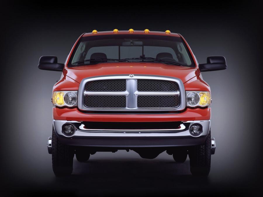  Dodge Ram 3500 Quad Cab 2004 года  (фото 3 из 9)